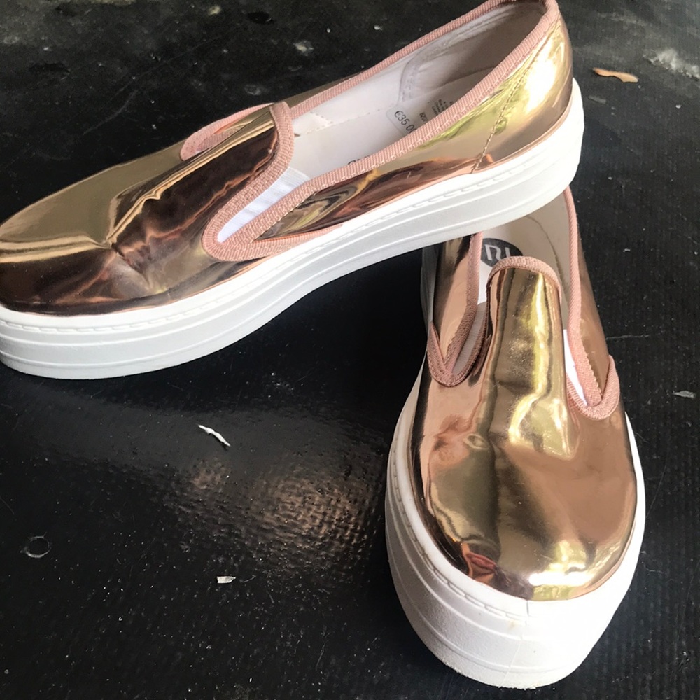I am selling river island slip on shoes.